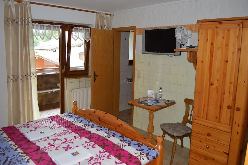 Gastehaus Albina Guest House Flintsbach